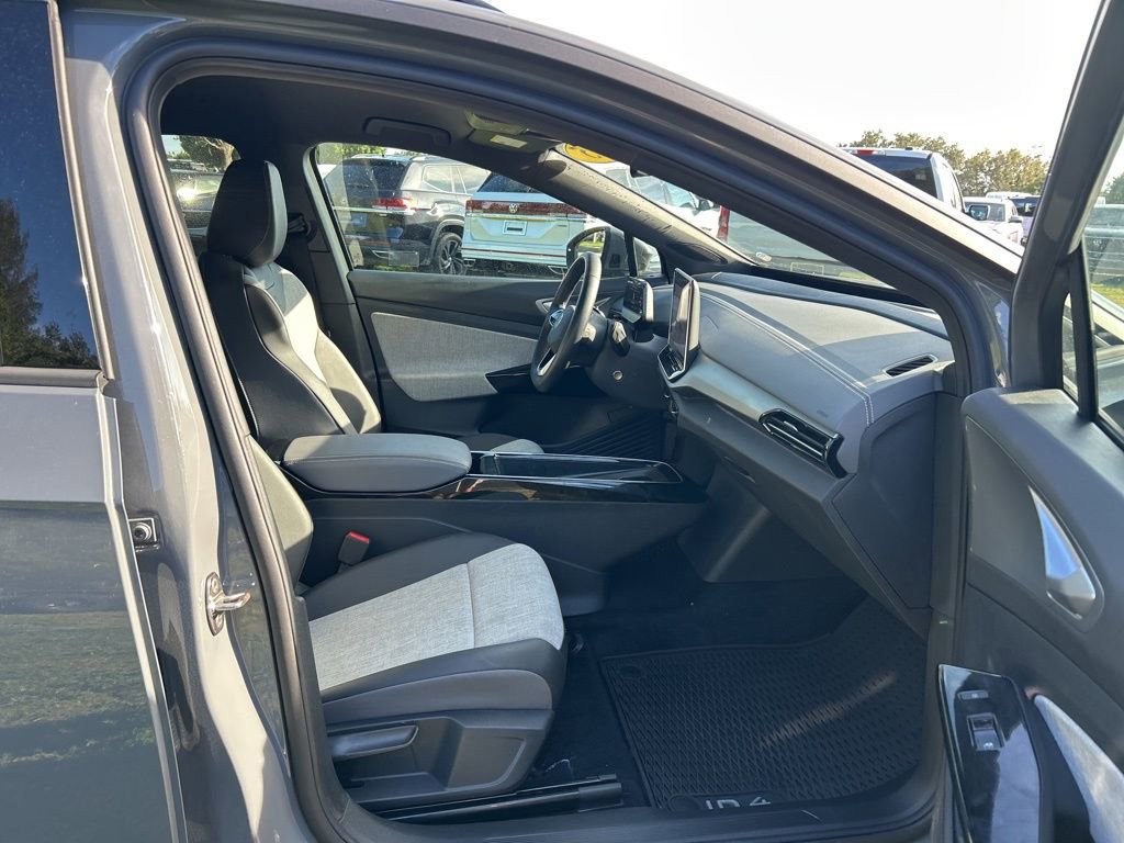 Certified 2025 Volkswagen ID.4 Pro image 33