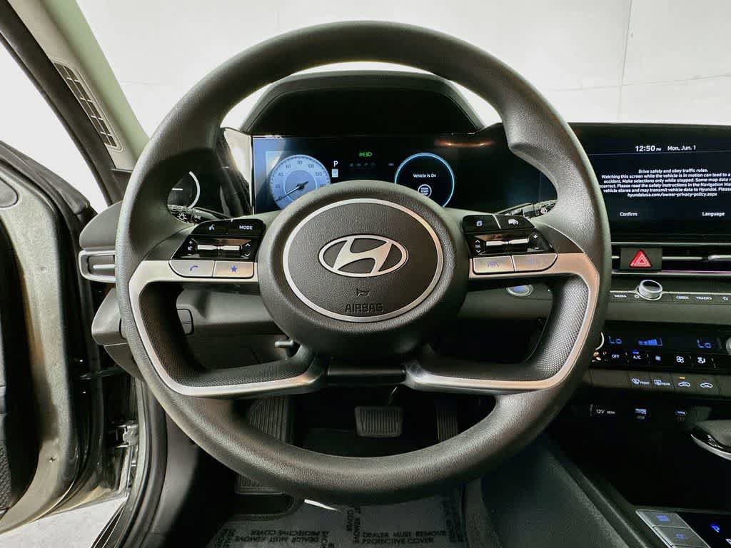 Used 2024 Hyundai Elantra SEL FWD image 15