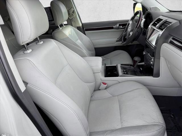 Used 2015 Lexus GX 460 w/ Premium Package image 21