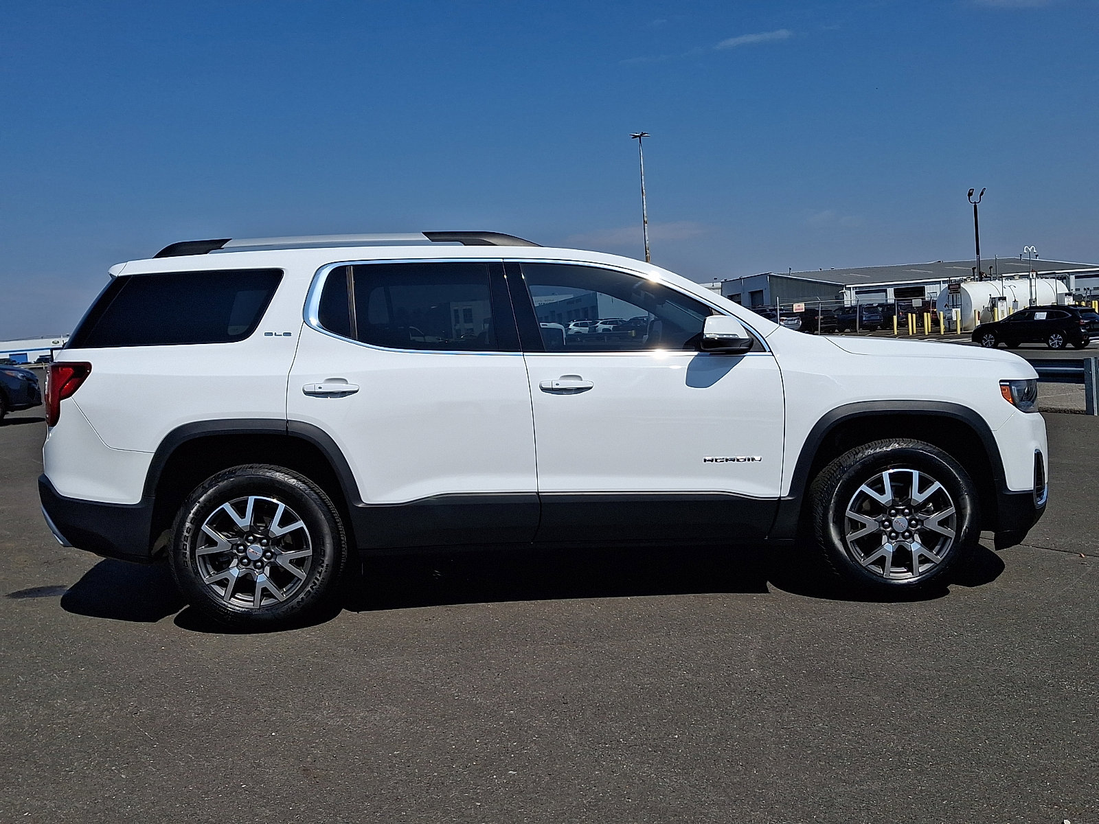 Certified 2023 GMC Acadia SLE w/ Driver Convenience Package image 7