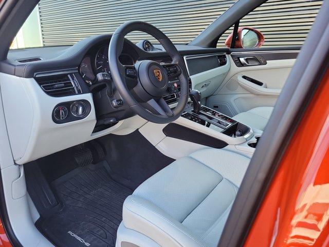 Certified 2023 Porsche Macan GTS AWD/4WD image 4