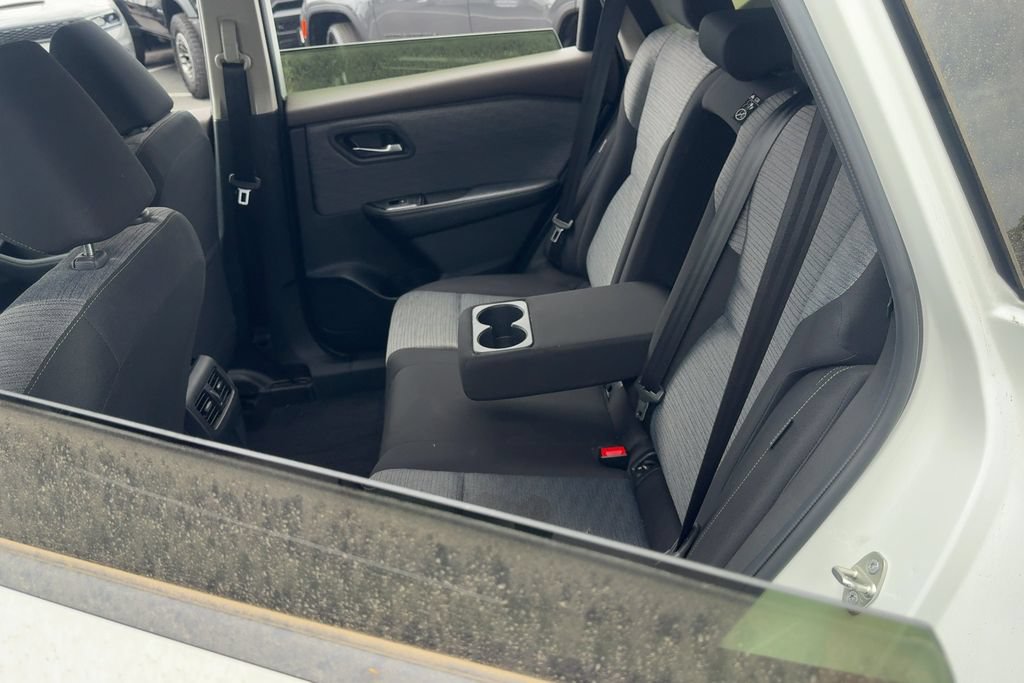 Used 2023 Nissan Rogue SV FWD image 12