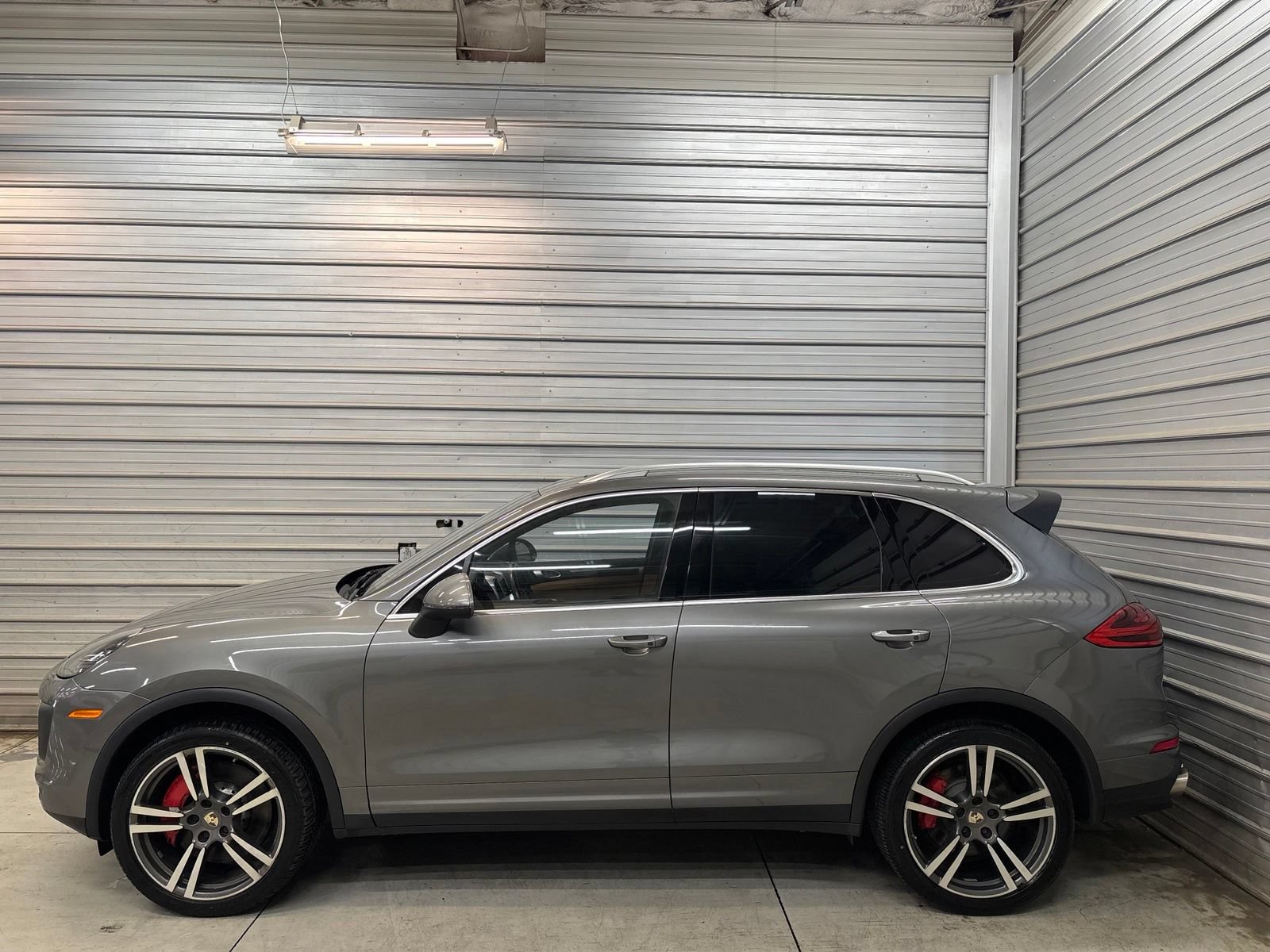 Used 2015 Porsche Cayenne Turbo AWD/4WD image 6