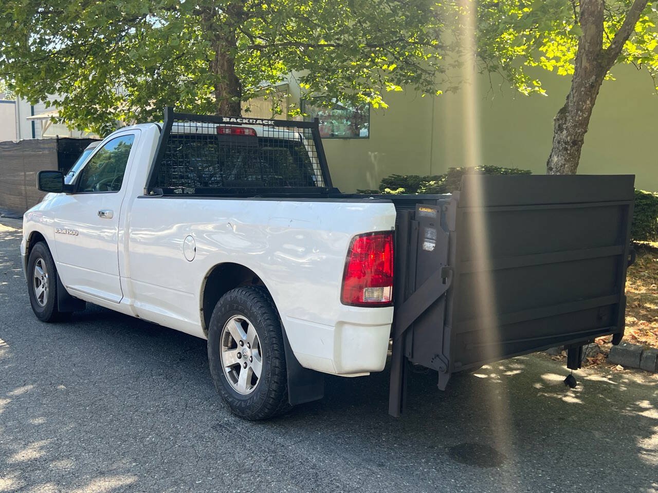 Used 2011 RAM 1500 Classic SLT RWD image 3
