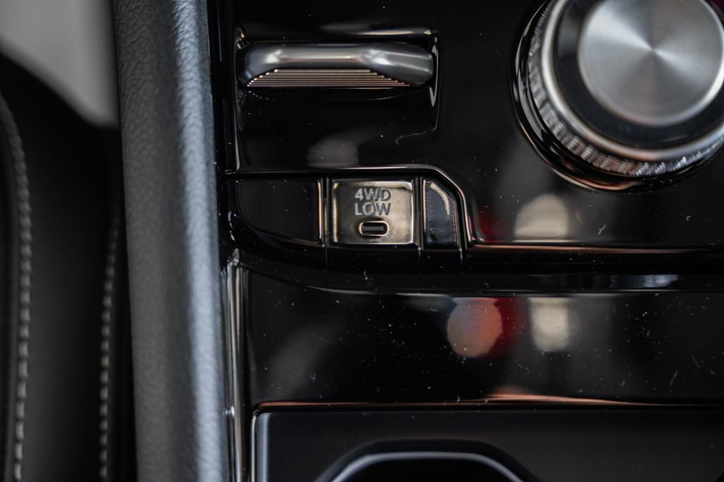 New 2025 Jeep Grand Cherokee Overland w/ Adv Protech Group III image 27