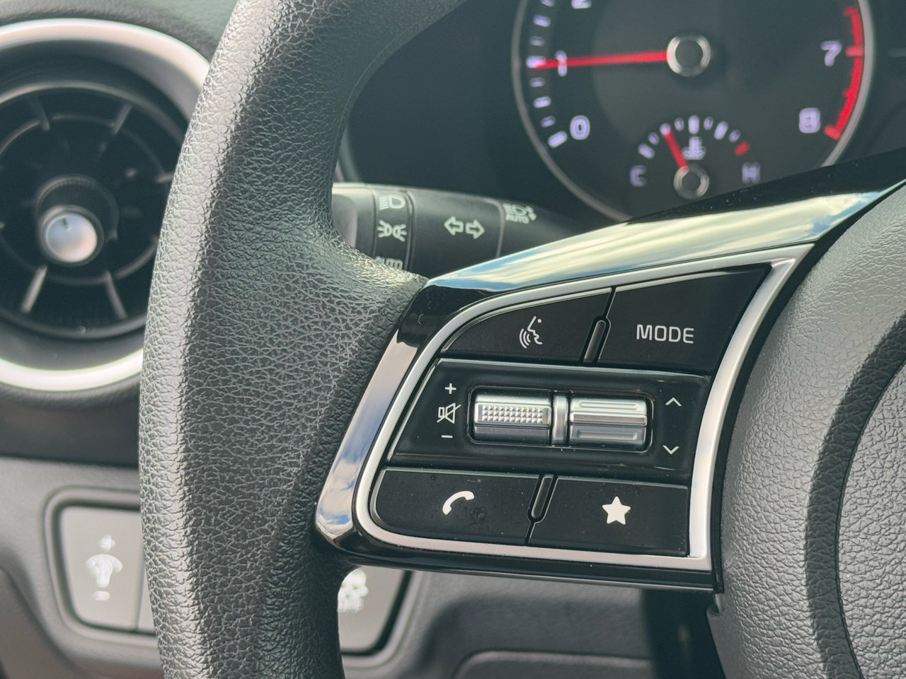 Used 2023 Kia Forte LXS w/ LXS Technology Package image 13