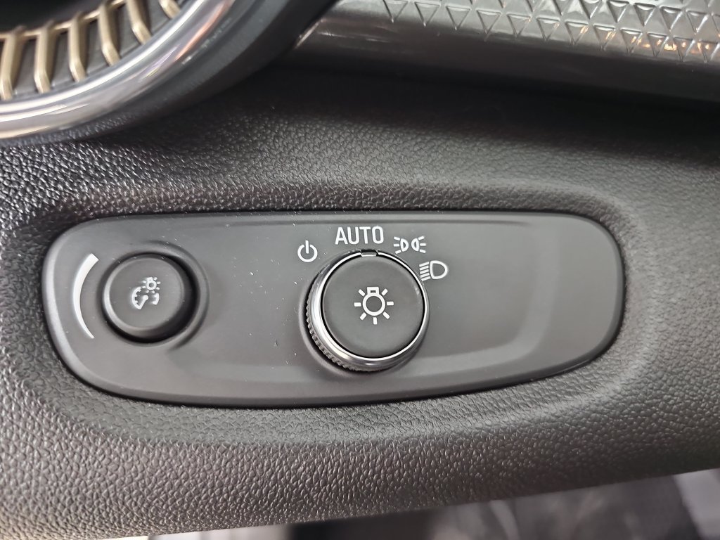 Certified 2024 Chevrolet Trax ACTIV w/ Driver Confidence Package FWD image 31