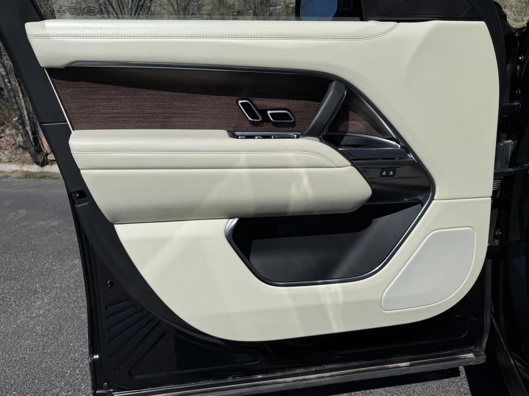 Certified 2023 Land Rover Range Rover SE image 12