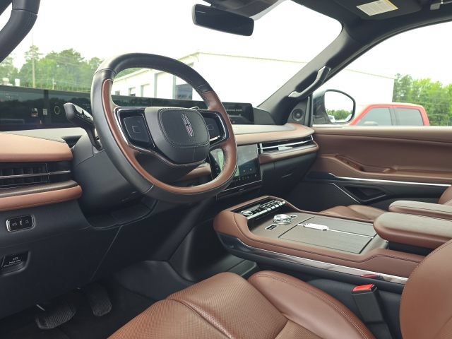 Used 2025 Lincoln Navigator L Reserve AWD/4WD image 30
