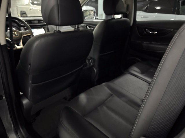 Used 2017 Nissan Rogue SL FWD image 29