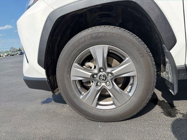 Used 2025 Toyota RAV4 LE AWD/4WD image 12