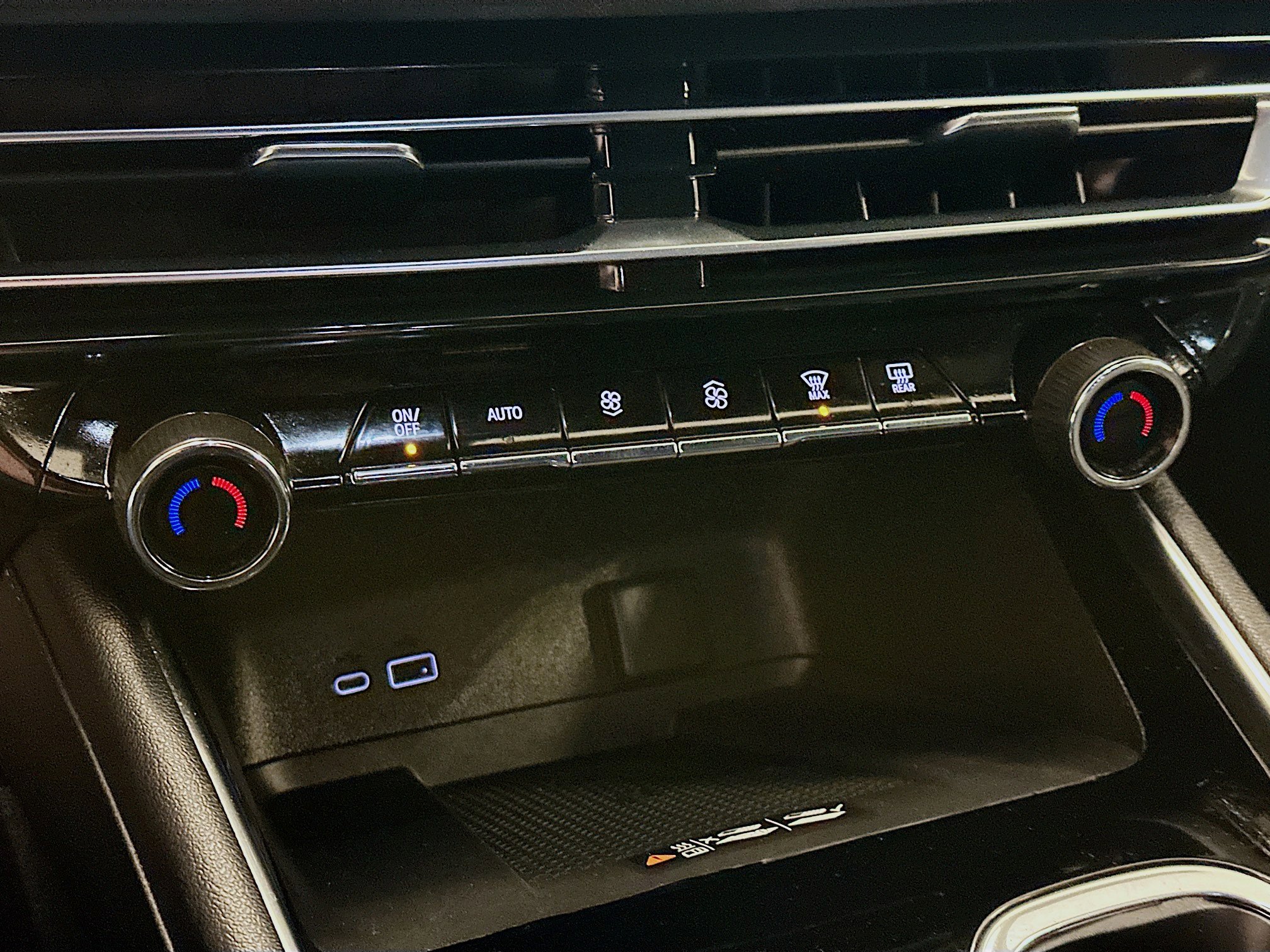 Used 2025 Chevrolet Traverse LT image 24