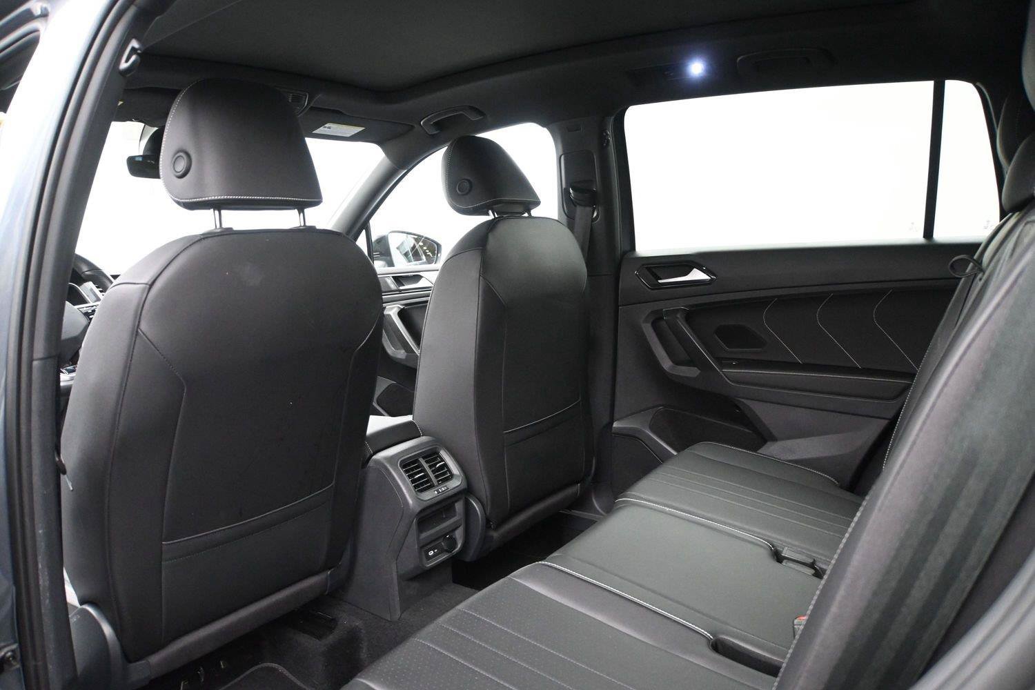 Certified 2023 Volkswagen Tiguan SE R-Line AWD/4WD image 11