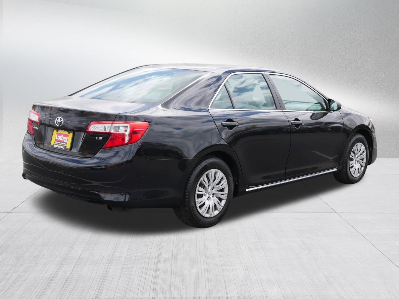 Used 2014 Toyota Camry LE FWD image 7