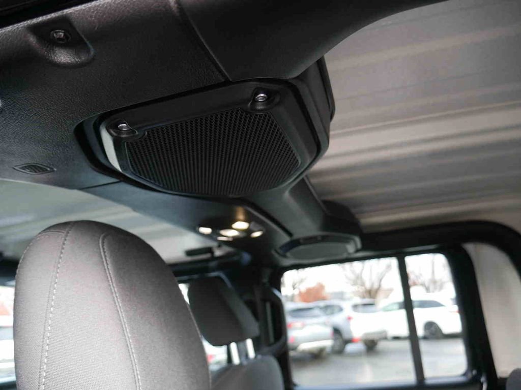 Certified 2021 Jeep Gladiator Sport image 18