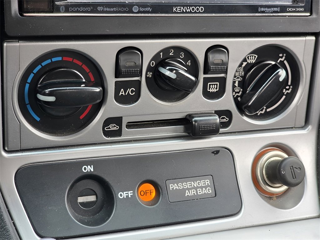 Used 2005 MAZDA MX-5 Miata LS image 30