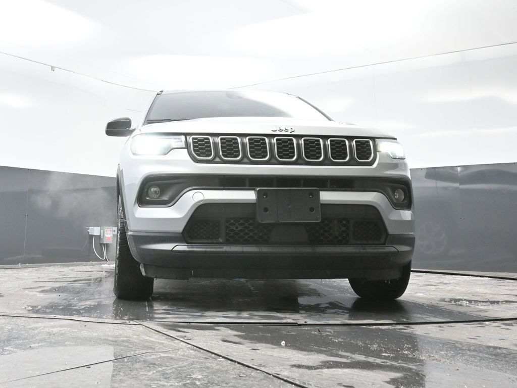 Used 2024 Jeep Compass Latitude image 27