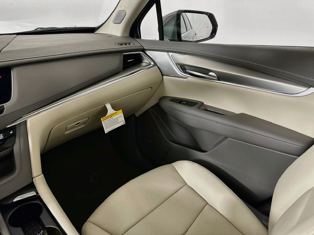 New 2026 Cadillac XT5 Premium Luxury w/ LPO, Floor Liner Package AWD/4WD image 31