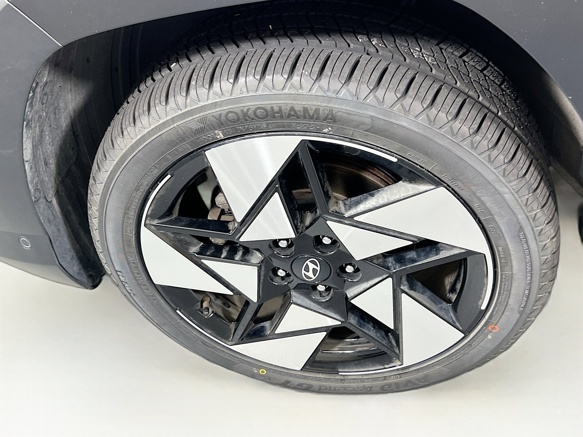 Used 2024 Hyundai Kona Limited image 31