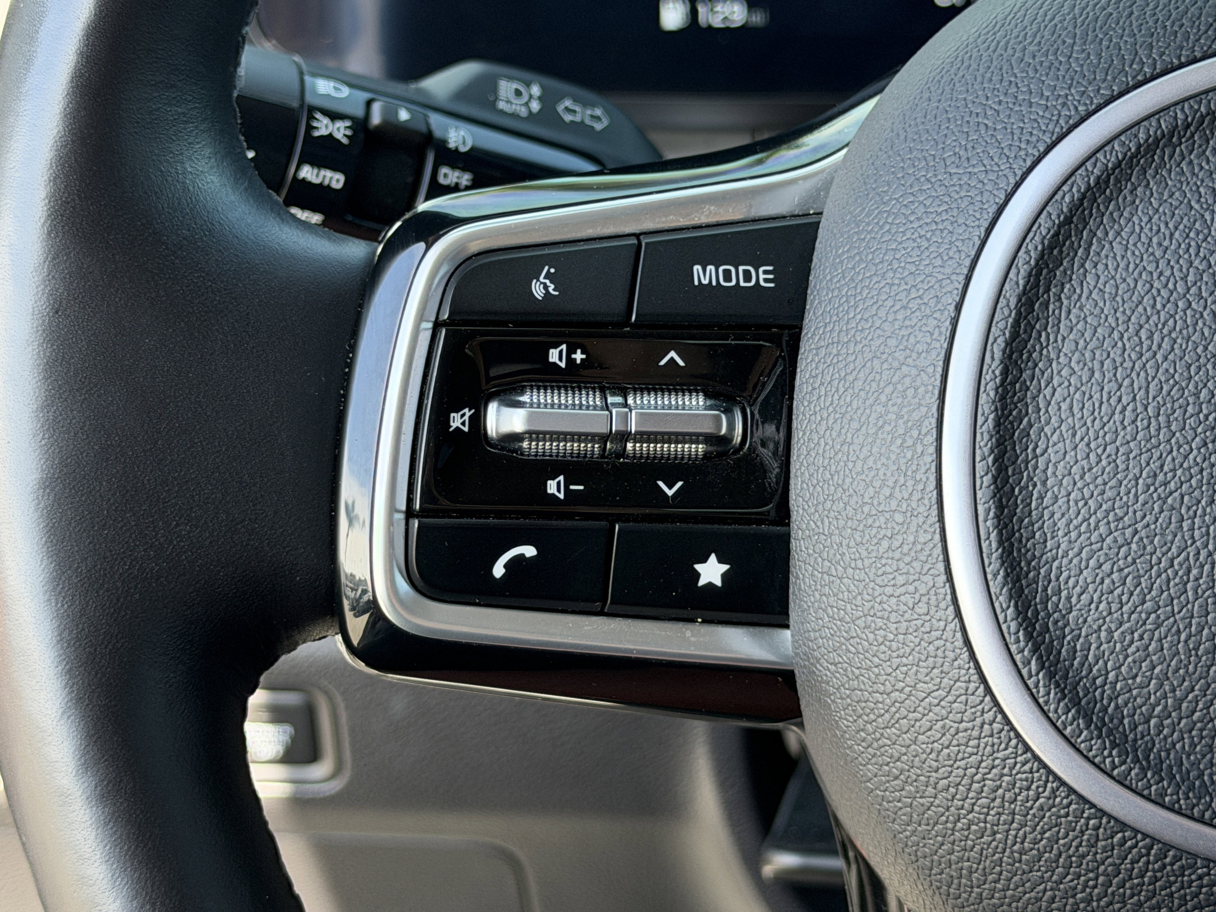 Used 2024 Kia Carnival SX Prestige image 21