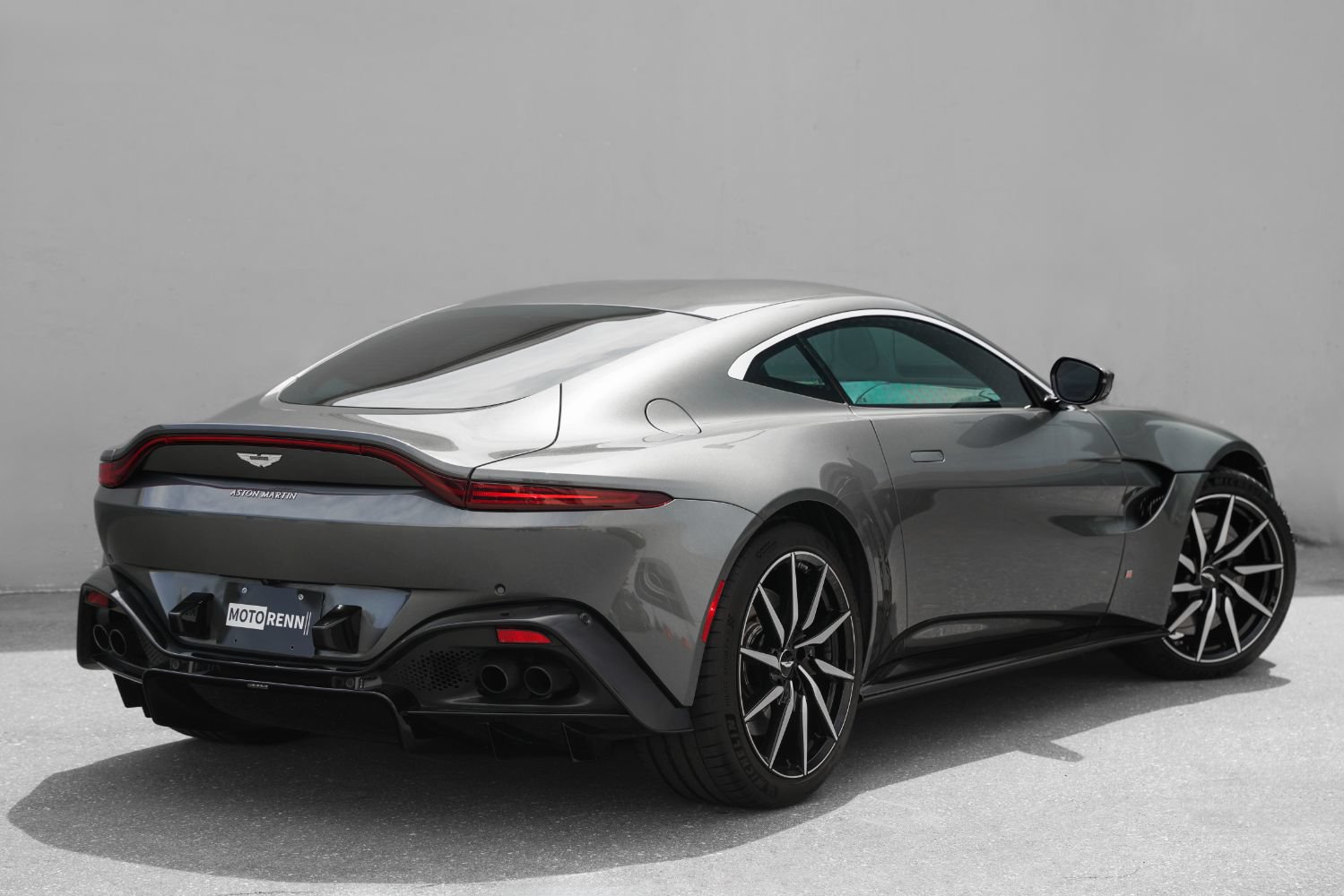 Used 2019 Aston Martin V8 Vantage Coupe RWD image 3