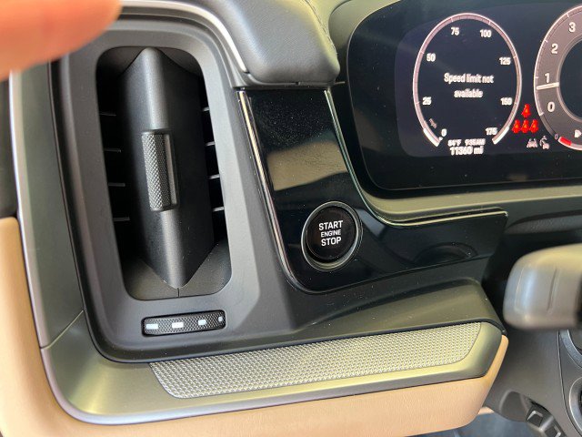 Used 2024 Porsche Cayenne Coupe image 31