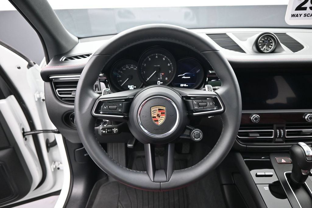 Used 2025 Porsche Macan AWD/4WD image 14