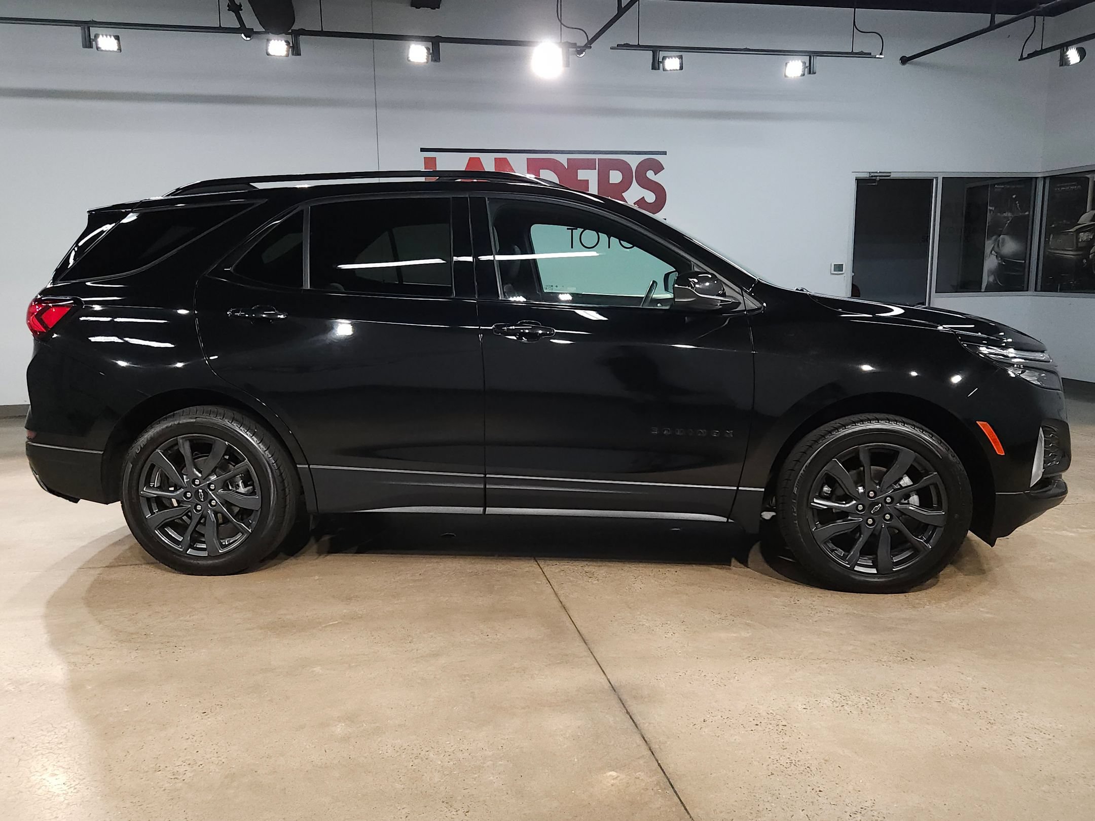 Used 2023 Chevrolet Equinox RS AWD/4WD image 8