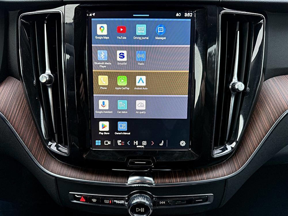 Used 2024 Volvo XC60 B5 Plus image 16