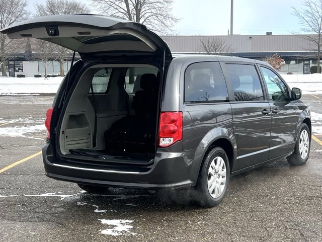 Used 2019 Dodge Grand Caravan SE w/ UConnect Hands-Free Group image 12