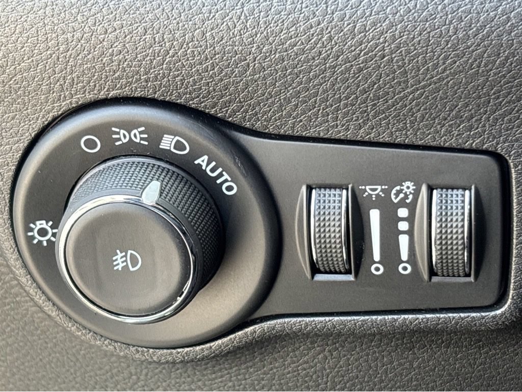 Used 2024 Jeep Compass Limited w/ Sun and Sound Group AWD/4WD image 18