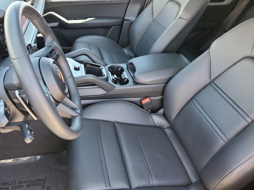 Used 2025 Porsche Cayenne Coupe AWD/4WD image 11
