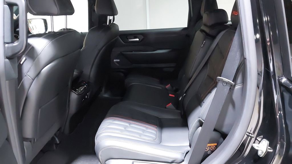 Used 2025 Nissan Armada PRO-4X image 22