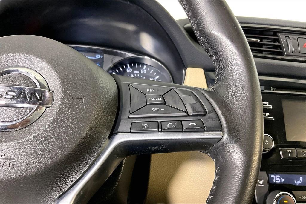 Used 2017 Nissan Rogue SV AWD/4WD image 29
