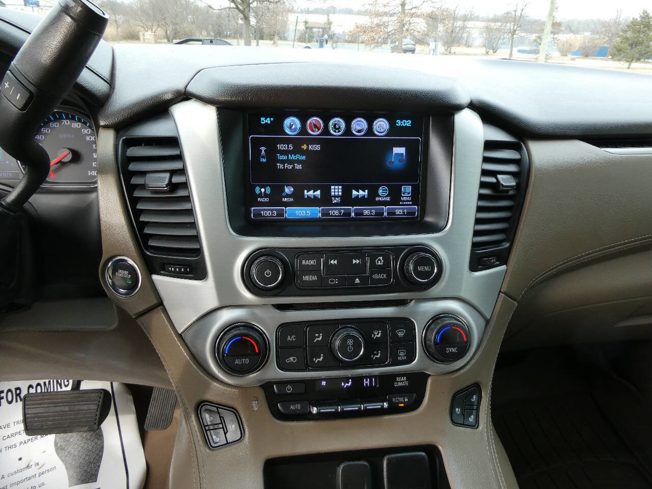 Used 2019 GMC Yukon XL SLT w/ Premium Edition AWD/4WD image 16