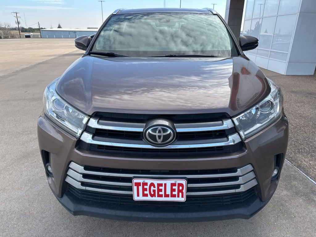 Used 2019 Toyota Highlander Limited FWD image 2