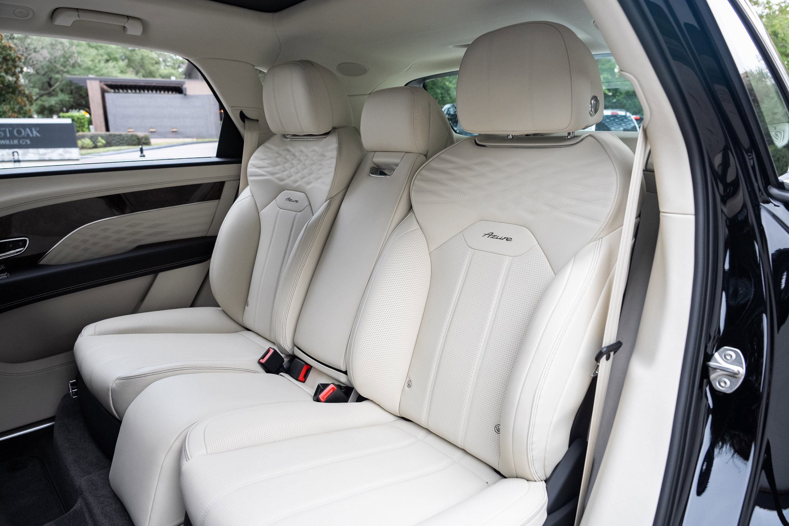 Used 2024 Bentley Bentayga Extended Wheelbase image 30