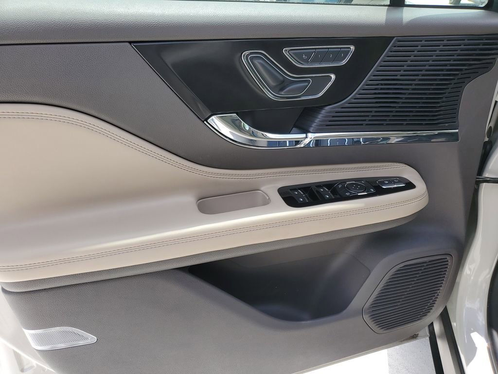 Certified 2022 Lincoln Corsair AWD w/ Premium Package image 18