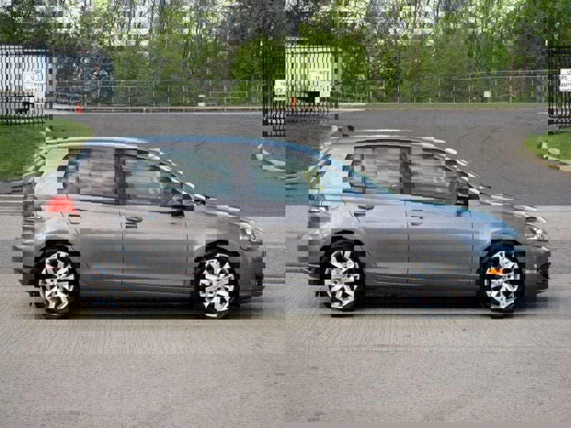 Used 2011 Volkswagen Golf TDI image 9