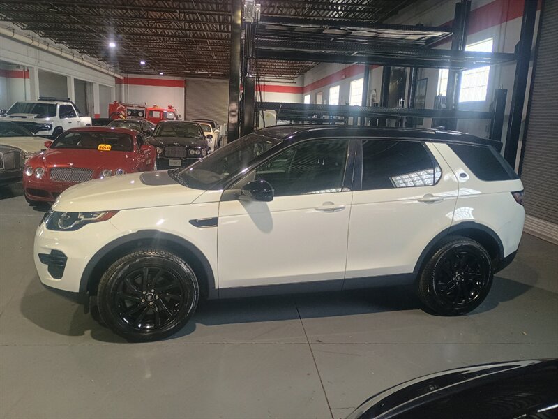 Used 2019 Land Rover Discovery Sport SE AWD/4WD image 2