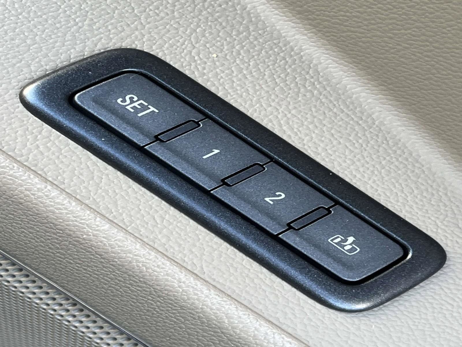 Used 2018 Chevrolet Suburban Premier image 23