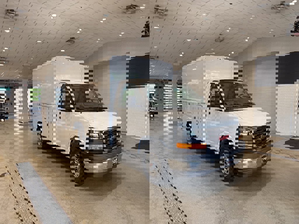 New 2025 GMC Savana 3500 w/ Power Convenience Package image 4