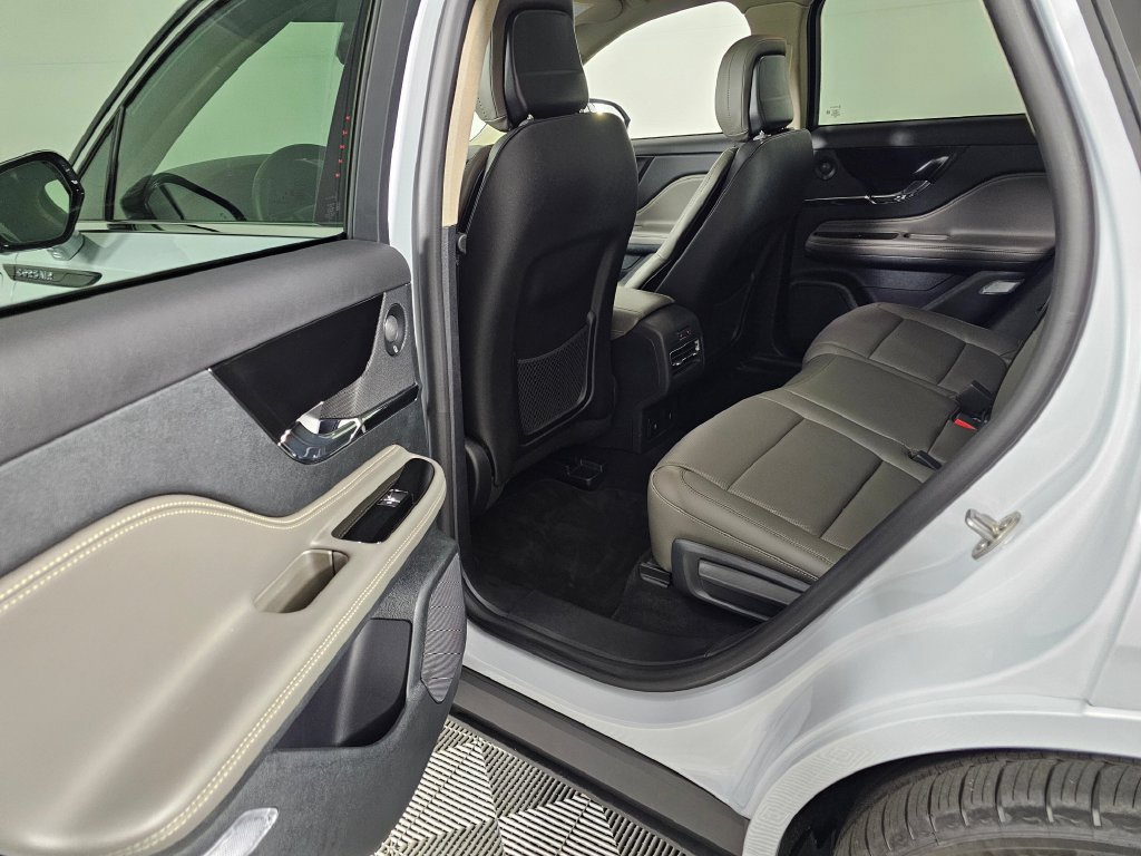 Certified 2026 Lincoln Corsair Grand Touring AWD/4WD image 17