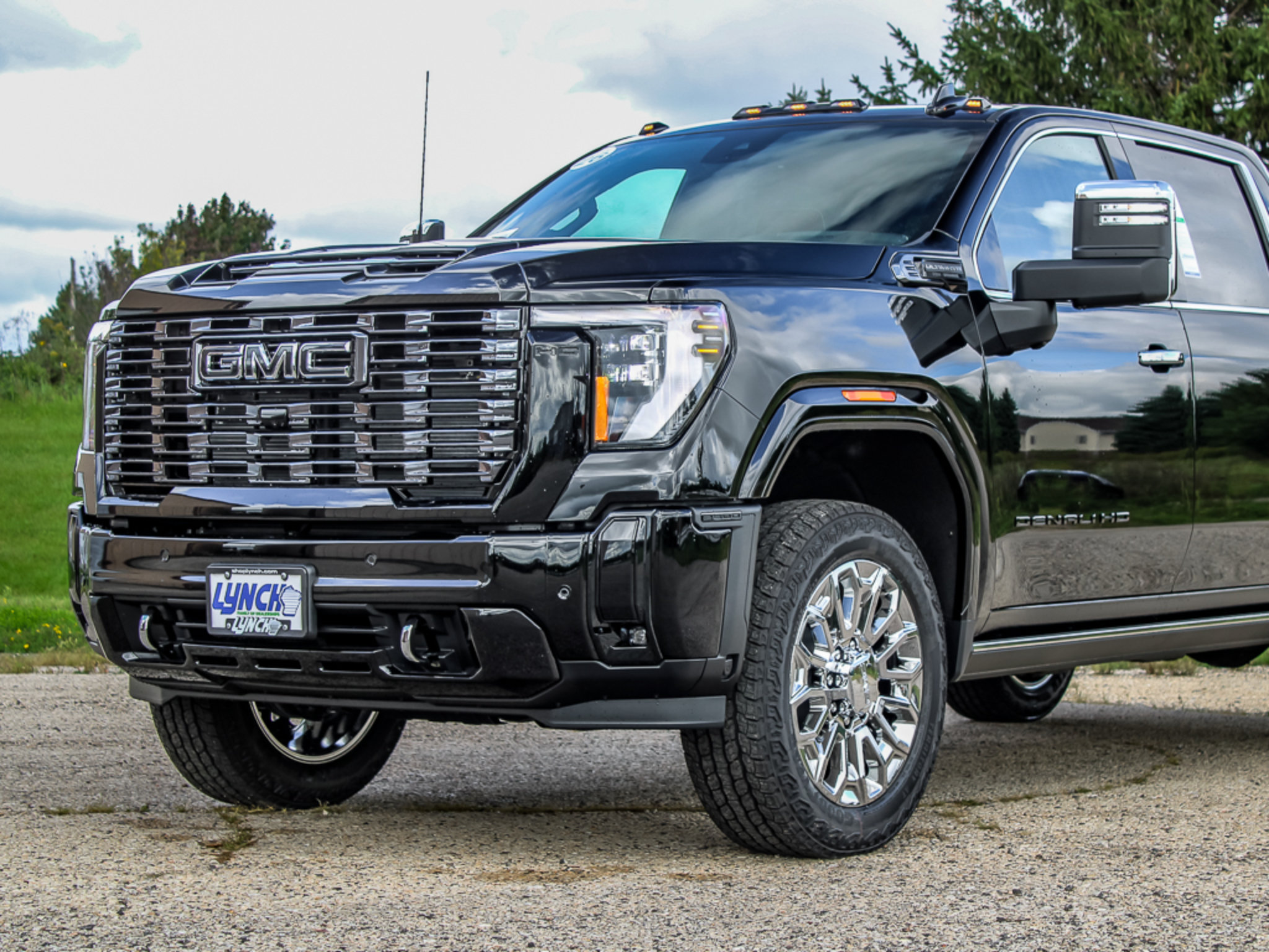 New 2026 GMC Sierra 2500 Denali Ultimate w/ LPO, Black Badging Package AWD/4WD image 8