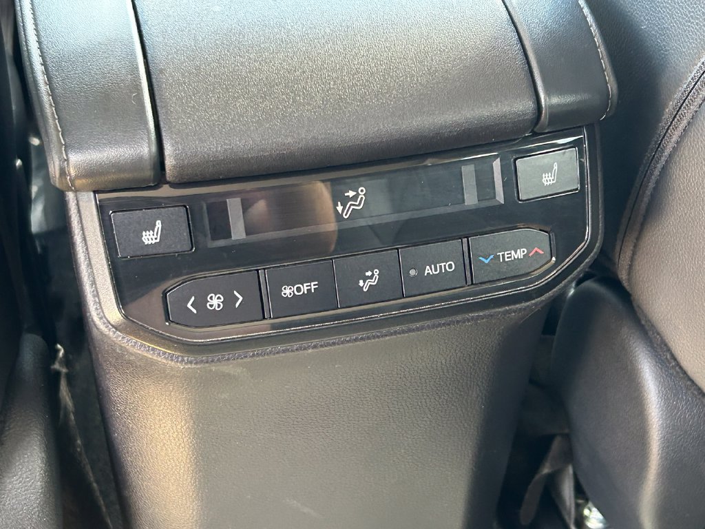 Used 2024 Toyota Highlander Platinum FWD image 25