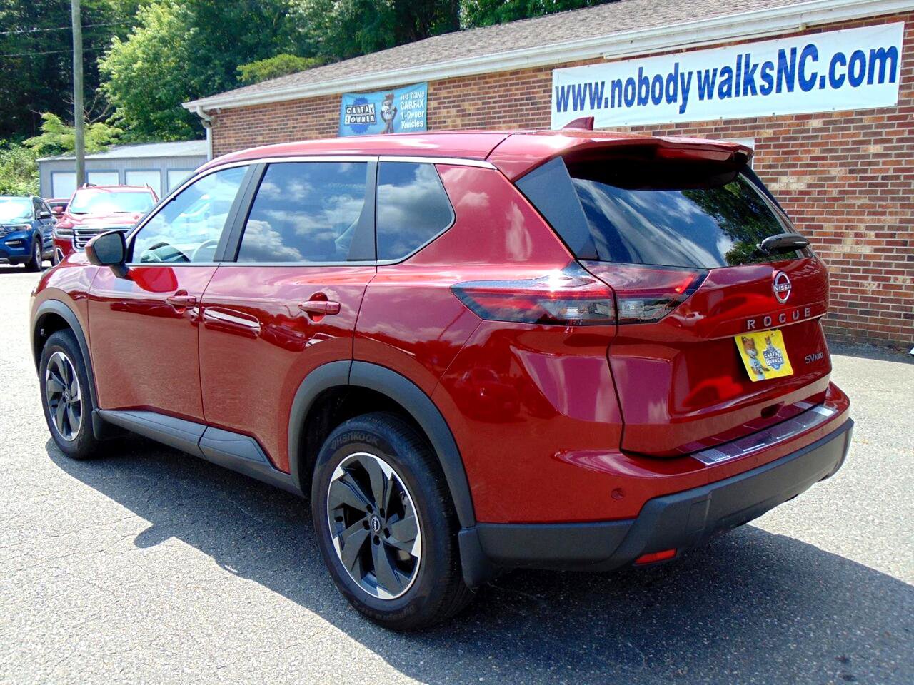 Used 2024 Nissan Rogue SV image 7