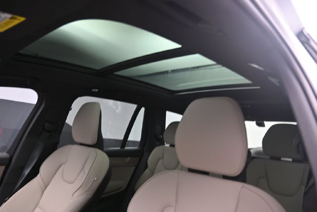 Used 2026 Volvo XC90 B6 Plus w/ Protection Package Premier AWD/4WD image 19