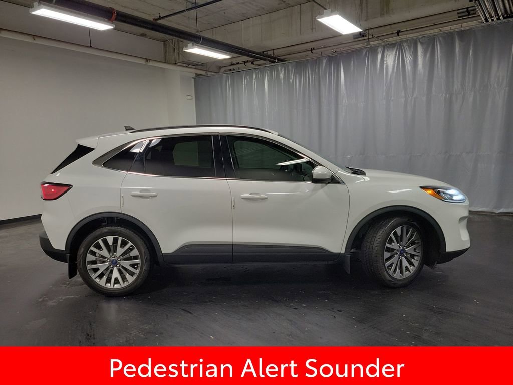 Used 2022 Ford Escape Titanium image 9