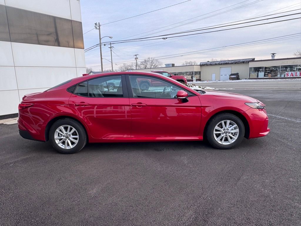 Used 2025 Toyota Camry LE image 6