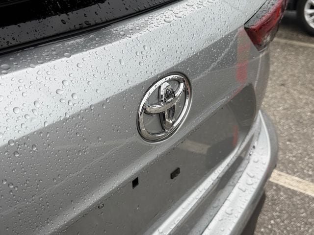Used 2024 Toyota Highlander XLE FWD image 8